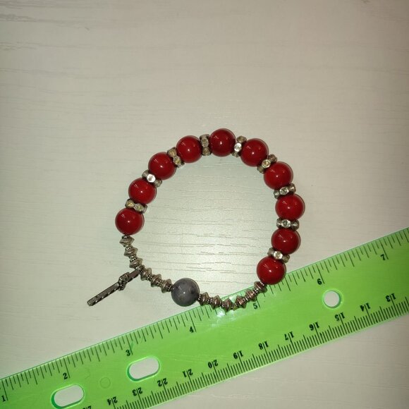 Deep Red Stone Beads Bracelet Cross Charm Christian Vintage Silver Metal Elastic - Picture 3 of 6